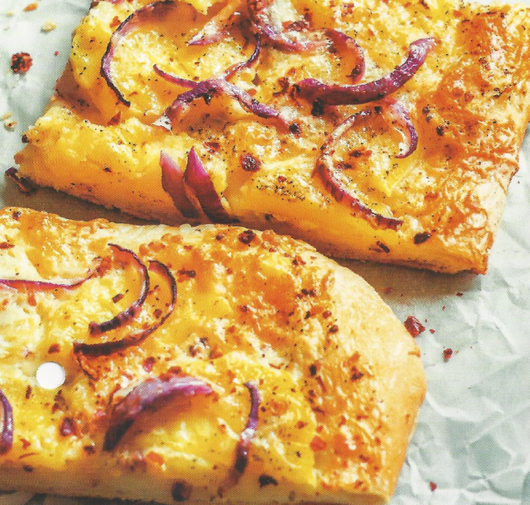 Dinnele mit Kartoffeln - bekannt als schwäbische Pizza